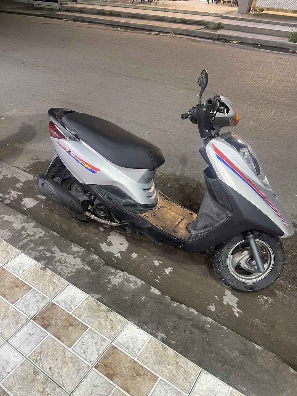 سلام عليكم دراجه بريز ياباني كلش نظيفه لا تنقيص لا تبخير شلعه معدل للبيع مكاني بغداد الجديده *********** السعر 500
