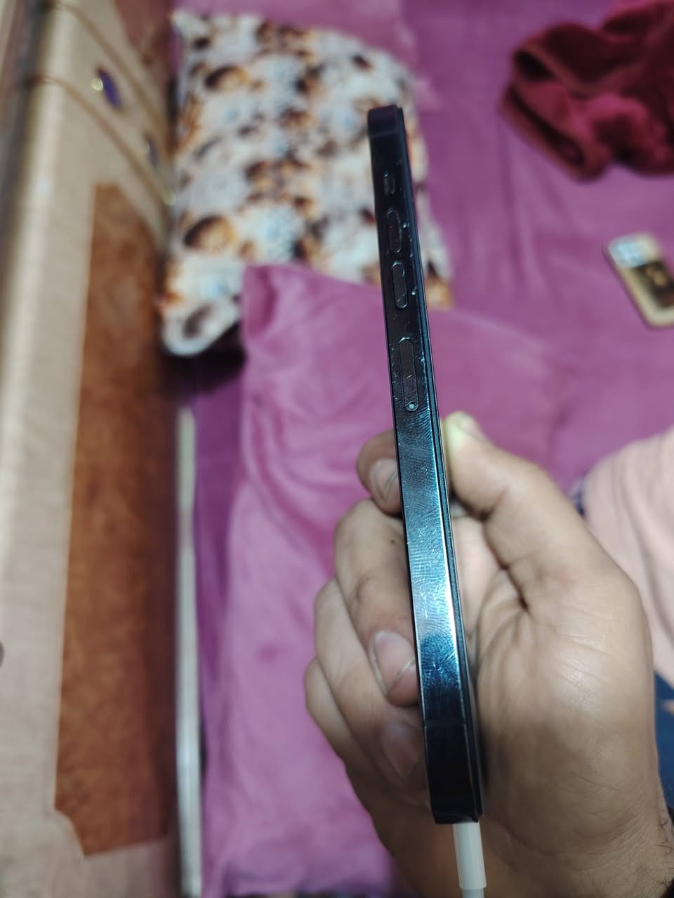 سلام عليكم ١٣ برو ماكس ذاكره ٢٥٦ جهاز مبدل شاشه والفلاش  واكف ماعرف ليش  نوعيه ٣خيارت فيس أيدي شغال وظهر مبدل نسبه بطاريه ١٠٠ من ابل مامبدل انا بس شحنه انسه صرف كله شغال نت نتصال مخابره السعر٥٠٠وبي مجال لشراي   ***********
