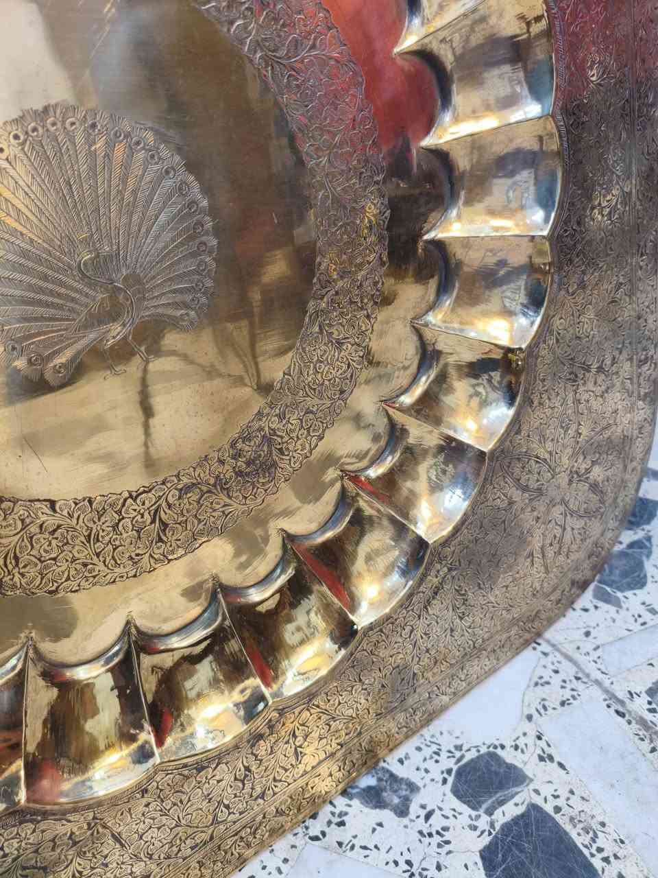 صينيه نحاس منقوشه عمل يدوي قياس ٦٠ سانتيم مكاني بغداد *********** يوجد توصيل
