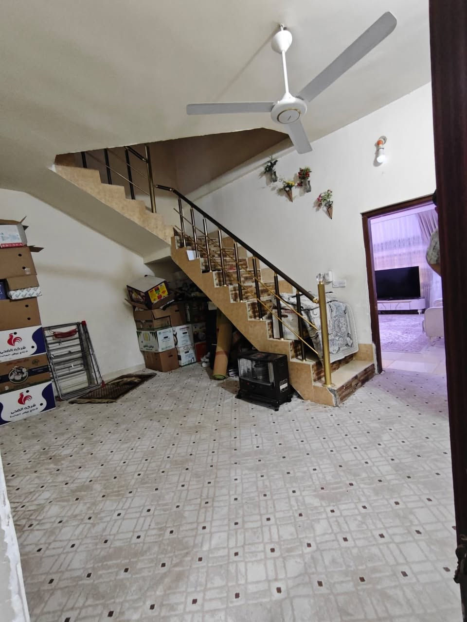 🏘🏘بيت للبيع / ديالى خانقين / رابرين على شارع العام قرب صورة الشهيد حسين منصور 
مساحة 200 متر واجهة 10 والنزال 20 
طابق واحد 
2 غرفة نوم واستقبال وصالة داخلية ومطبخ ومجمع صحيات وبيتونة وحديقة وكراج سيارة 

السعر / 68 مليون بي مجال بسيط 

للأستفسار اكثر اتصال بالارقام فقط 
***********
***********
مكتب فريا موفق للعقار
