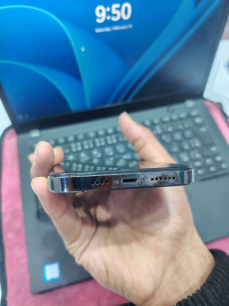 ايفون13برو ماكس ذاكره256 مبدل شاشه وبطاريه100 كلشي شغال مابي أي خلل ويا شاحن اصلي تك خط سعره385 ويرهم مراوس ***********مكاني نجف
