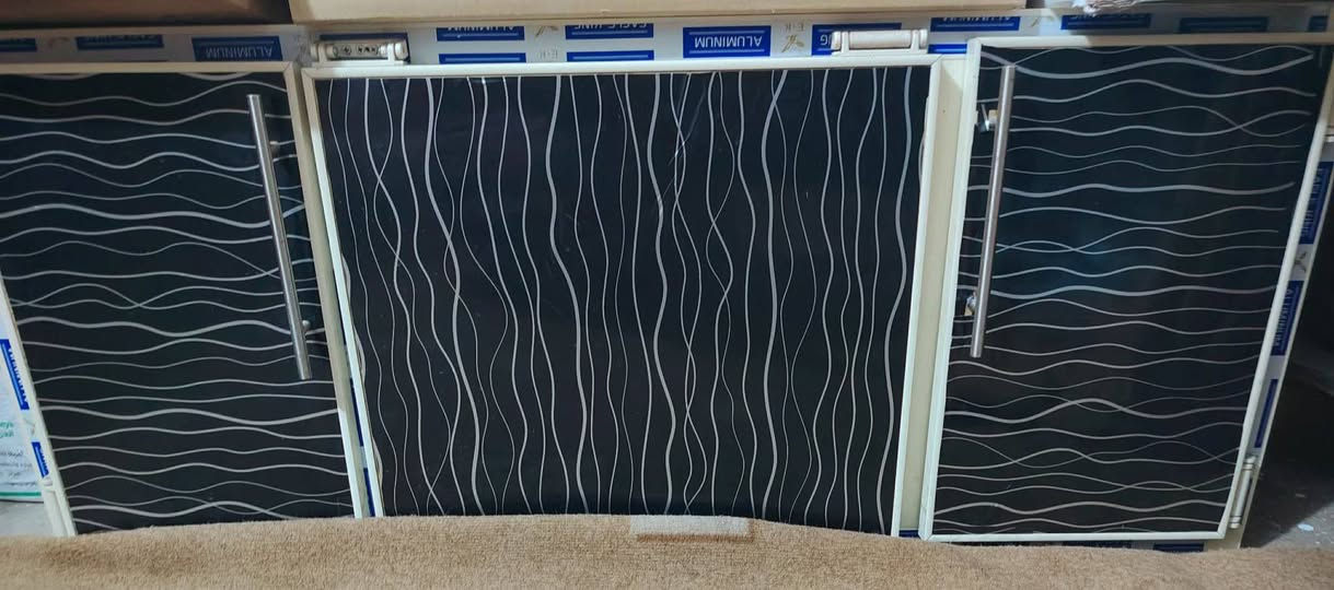 أغراض للبيع 📢📢
طباخ منضدي خمس عيون كلهن شغالات سعر 45 الف استعمال قليل 
ميز زجاج سعر 15 الف 
صواني فافون اثنين 5 الاف
ملحق المنيوم قياس متر ونص اخو الجديد استعمال قليل سعر 50 وبيه مجال بسيط ...عنوان موصل حي سومر للتواصل الاتصال ع رقم
  ***********
