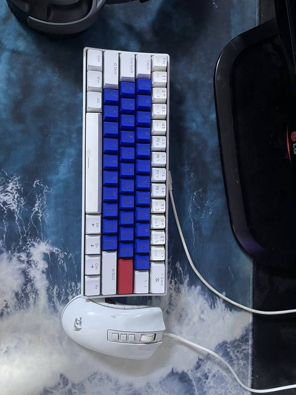 حاسبه كامله 
موصفات الحاسبه 
مذر بورد B660كيمنك
معالج i512400f
كارت شاشه 1660ti
بور سبلاي 650
مبرد هوائي
مراوح 9
رامات 16k
‏ssd500
كرسي كيمنك 
ماوس رد دراكون 
كيبورد
موس باد 
ميز كاربون فايبر 
سمعات هايبر اكس 
اشرطه داخليه RGP 
كل غراض بيه كراتين مستعمل قليل 

رقم ***********
