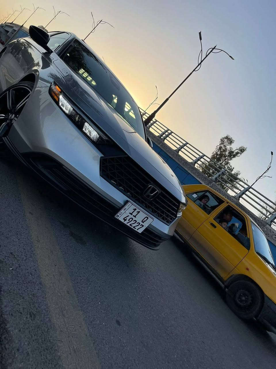 السلام عليكم 
هوندا اكورد 2024 للبيع الفئه سبورت السياره جديده ماشيه43000قابل للزياده فول مواصفات رادار قيادة شبه ذاتيه بنوراما بصمة تشغيل وتشغيل عن بعد تحديد مسار ومواصفات السبورت معروفه ورقم بغداد جديد وبأسمي  السيارة ماناقصها اي شي السعر 190 وبيها مجال بسيط
للاستفسار الاتصال على ‏‪0783 060 0099‬‏
