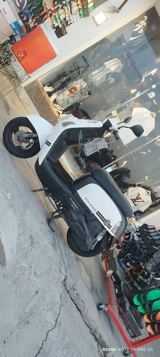 بلاديه بلاديه بلاديه
مامفتوح منه برغي ماعدا صارت خربطه بيه لبالنه الكابريته بدلته وطلع صوج صوندت الهوه مشكوكه بس وسويته 
يعني الكابريته الاصليه  هم انطيكياها وياها وشرط  ع فحص 
دراجه نص نكره شوكت متجيه كهربائيات كامله دبلاته اتخبل 
الدراجه تاخذه انطيك بيه ظمان 
***********
