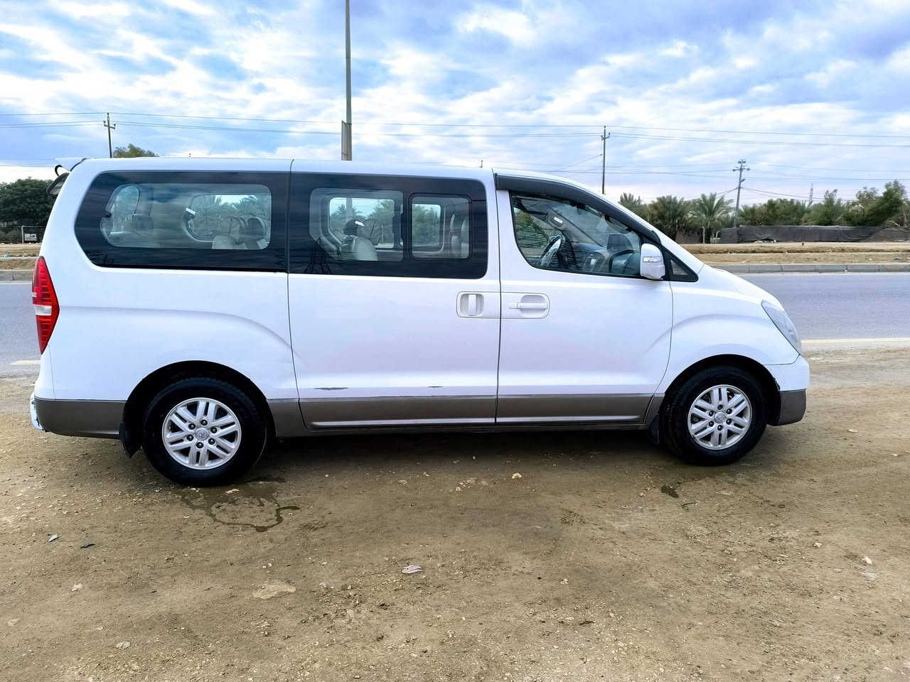 السلام عليكم ستاركس مديل 2017للبيع  رقم واسط مكفولة من الصبغ والتبديل بيها فقط بارد قليل مكينه جديده حداديه جديده داخل جديدمكان السياره بابل للستفسار اكثر رقم صاحب السياره ***********
