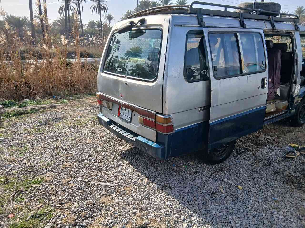 مديل ٩٣ سنويه نافذة ٦ اشهر 
مكينه كير اكسل تايرات كهربائيات شرط هيئه مصفرة 
مرور عليها غرامات ينقطع من السعر شاشه دمام سيارة شرط 
صاحبها بعقوبه يحول يسوي وكاله عادي السعر ٢٨ سيارة مضبطه كلش رقم تليفون واتساب *********** مكان السيارة ديالى بعقوبه
