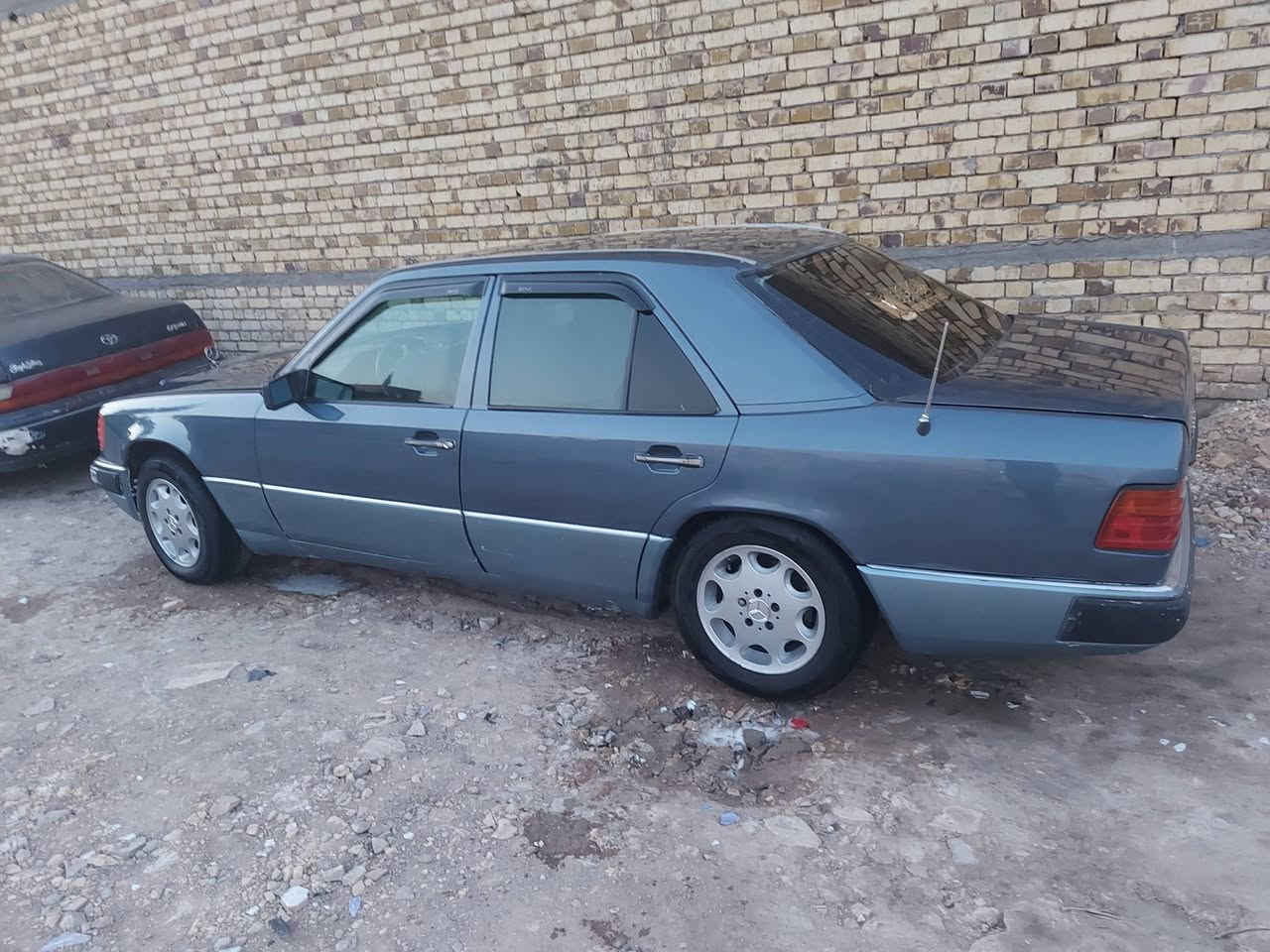 مرسيدس دب موديل 1990

مكينه بطة2500 ديلكو 
مكينه وكير جدد
حداديه امامي وخلفي جديده 
تخم تاير جديد 
سنتر لوك 
اريل كهرباء
غرفه جديده
كهربائيات شغاله كله
قواعد دبل بلاد شركة
مصبوغه عام بدون ضربه وخياس 
مكان السيارة ذي قار سوك الشيوخ 
للاستفسار ***********《السعر 45 وبيه مجال》
