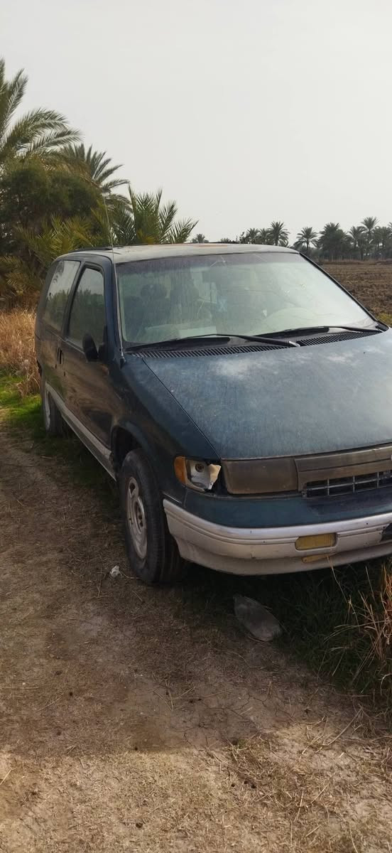 السلام عليكم عندي 
هاي السيارة ميركوري أو نيسان كويست نفسه ونفس الاغراض اريد اسقطه وابيع غراضه الي يريد يتصل على الرقم 
*********** 
موجوده بغداد  بيه تخم تاير نظيف كلش
