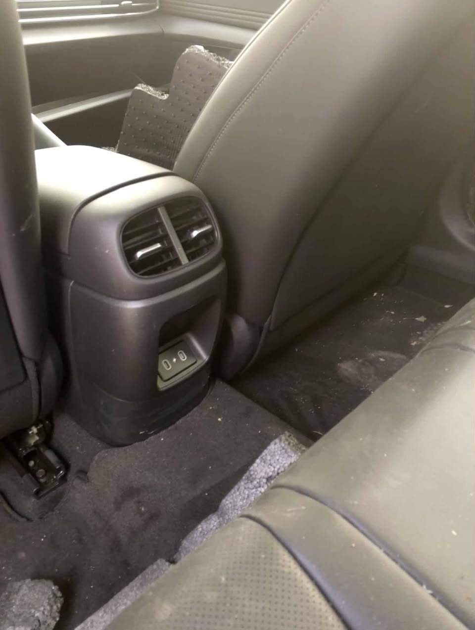 السلام عليكم
النترا ٢٠٢٥
فول عدا الفتحه حادثه موضح بصوره ماشيه ١٨الف
ومصلحه مال جناي
***********
مامرقمه
