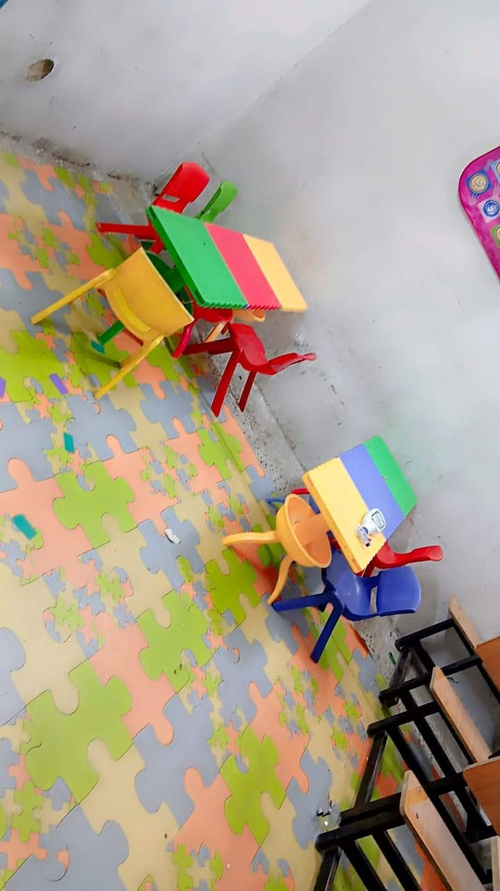 غراض معهد للبيع 
سبلت طن ونص 250
فاترينا 50
رحلات الوحده 25

ميز اطفال دائري مع كراسي
كونفيرات نظيفات ع 50 الوحده
نص تخم جديد استعمال قليل 175
لعبه فريره للأطفال ب125
ترامبولين نظيف 75
زحليكات اثنين الوحده ب50
مكان الشعب حي التجار تواصل ***********
