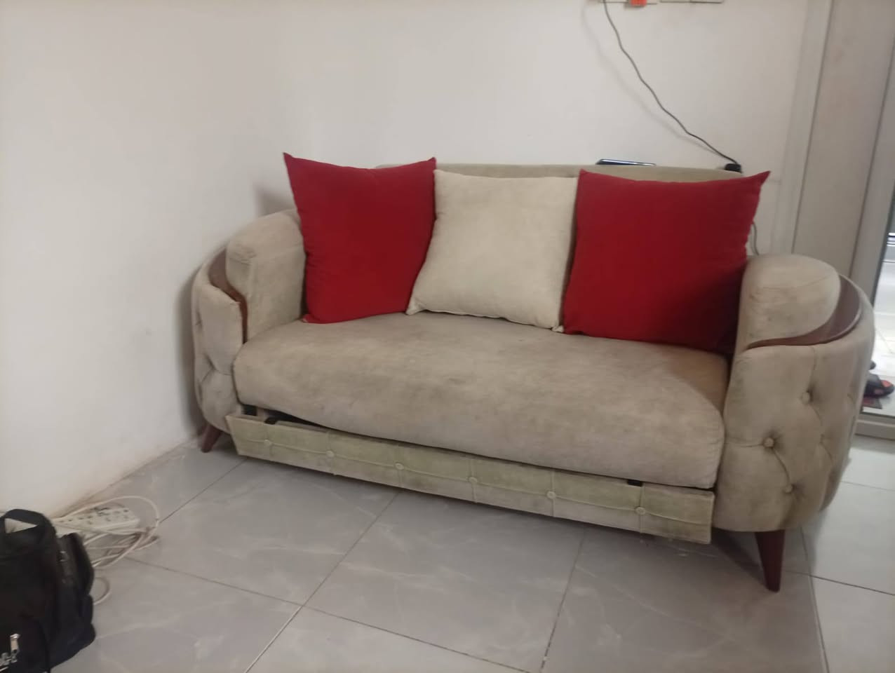 اثاث بيت كامل كاونتر قطعتين ٧٥ تخم ١٠ مقاعد ٢٥٠ ثلاجه ١٠٠ ميز وسطي ٢٥ ميز بلازمه ٥٠ جربايه ٣٠ غساله ١٥ كيلو ١٠٠    طباخ ٧٥ اسعار اخو البلاش عنوان بغداد السيديه***********
