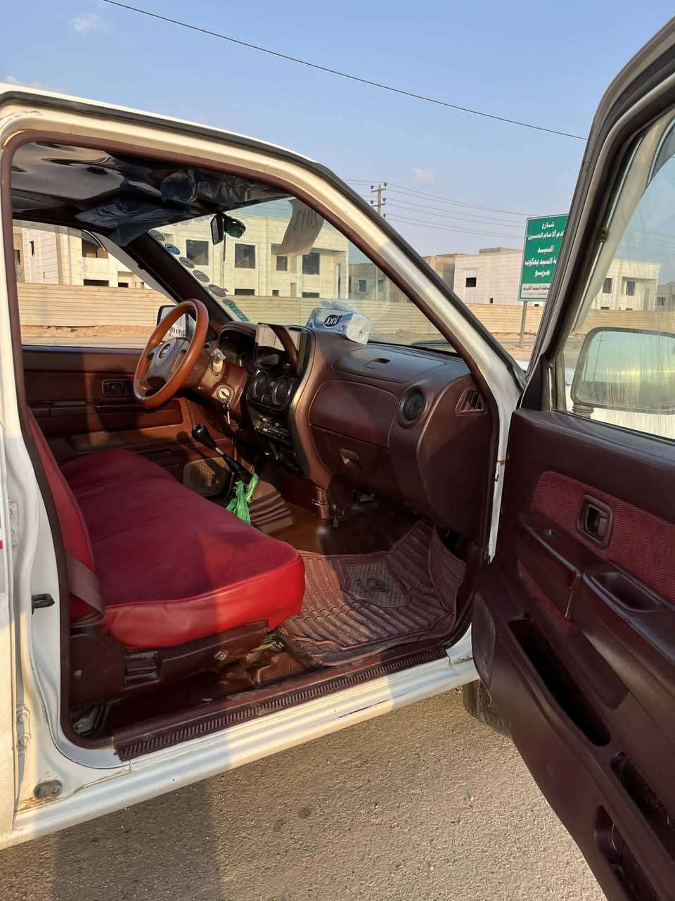 نيسان موديل 2013 سياره مضروبه جاملغين وبنين بدون دواخل تخم تاير ستوه شاده غرفته نضيه كلش السعر 115 الرقم ***********
