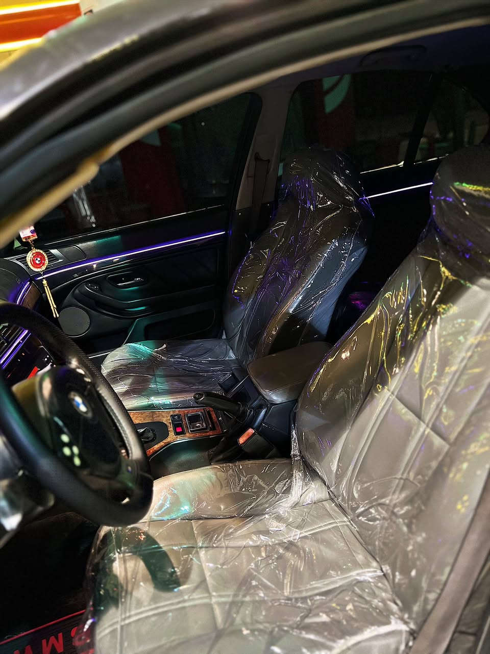 سەرەتا بەناوی خوای گەورە♥️
بیئێم سەقەڕ 525i
دەبڵ دیجیتاڵ
کوشن جڵد 
کوشن بالیف 
پێش و پشت M
گێڕ ئۆتۆماتیک
سوکان M
ڕۆنی تازە گۆڕاوە 
گێڕ و مەکینە بەشەرت 
تەقەو ڕەقەی بەشەرت 
کامل مەسروف کراوە
نرخ/٥٨$
ژ.م ***********
شوێن ڕانیە

ئەدیمن گیان وەر گرە🌺
