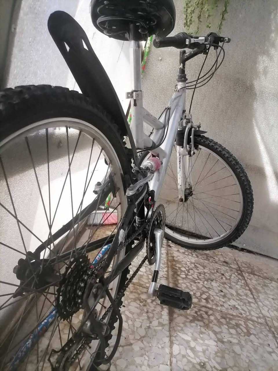 سلام عليكم بايسكل جبلي الامنيوم كلش نظيف مكانه سيدية هذا رقمي وسعره 125 وبي مجال ***********
