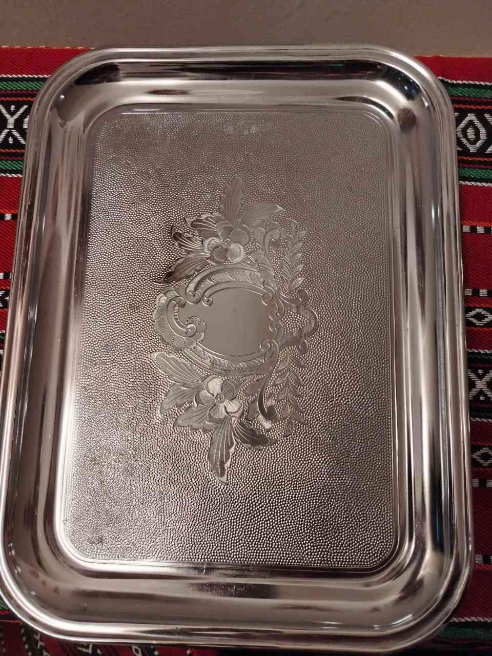 طقم شاي مزخرف يتكون من أربعة اجزاء مع صينية مطلية كروم نيكل
صنع تركي
السعر ٣٠ الف


**إذا كنت صاحب هذا الإعلان وتريد حذفه لأي سبب، رجاءا أرسل رسالة إلى الدعم الفني**