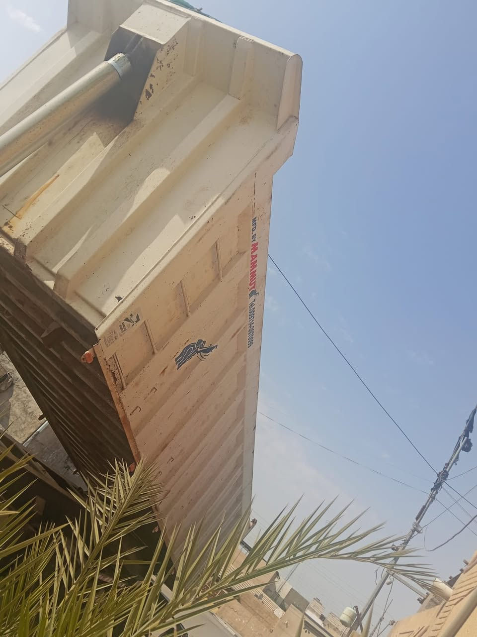 السلام عليكم ورحمة الله
 عربانه اماراتيه مجموعه بيبي دنكير 16
 تخم تاير ابو الاسد.
 مكفوله كفاله عامه 
جك بلاد 
تخم كهربائيات كله شغال 
للستفسار ***********
***********
