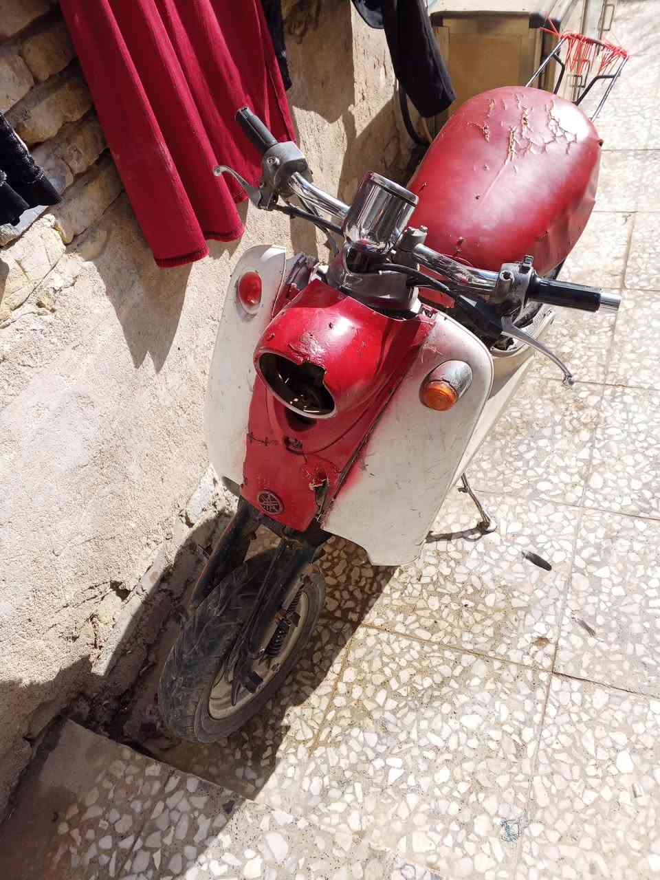 سلام عليكم دراجه عبد الحليم درجه شغله مابيه اي شي مكينته مامفتوحه المكان نجف حي  السعر 200وبيه مجال قليل هاذه رقم ***********وبي واتساب
