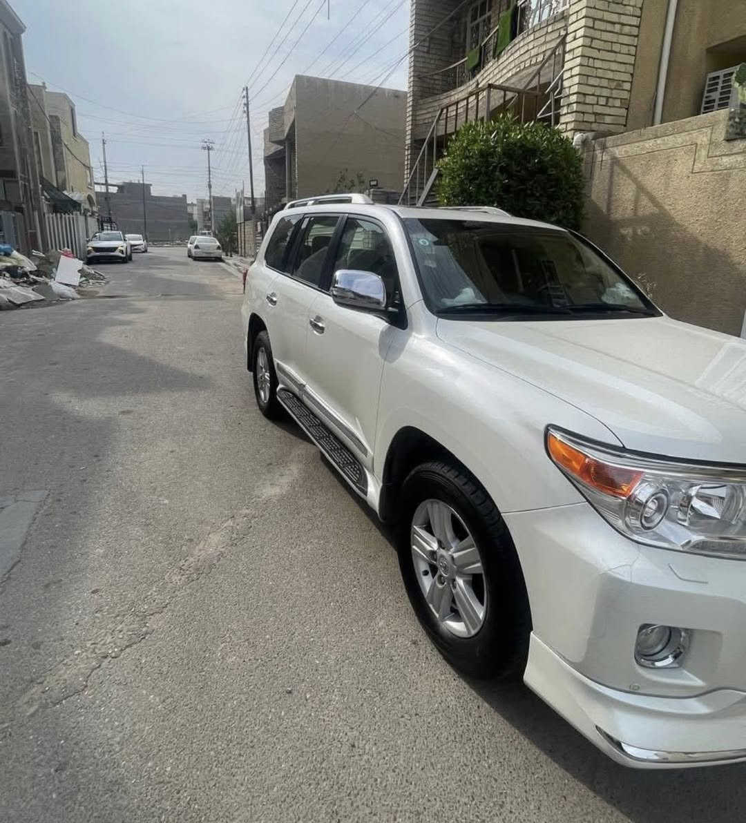 السلام عليكم ورحمة الله وبركاته لاندكروز جكساره ٢٠١٥ بريم مكفوله كفاله عامه ما عدا رصعه أصبعين بالجاملغ الأيسر وبيها سونار المندلاوي ماشيه ٩٠ ألف كير ومحرك وصدر وكهربائيات كفاله عامه تخم تاير دنلوب مكانها بغداد السعر ٤٤٠ وبيها مجال للاتصال ***********
