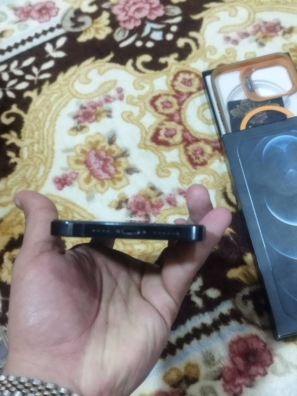 12 برو ماكس ذاكره 256 ومبدل شاشه فقط وكاله جهاز نظافه 100% السعر خاص مكاني نجف***********
