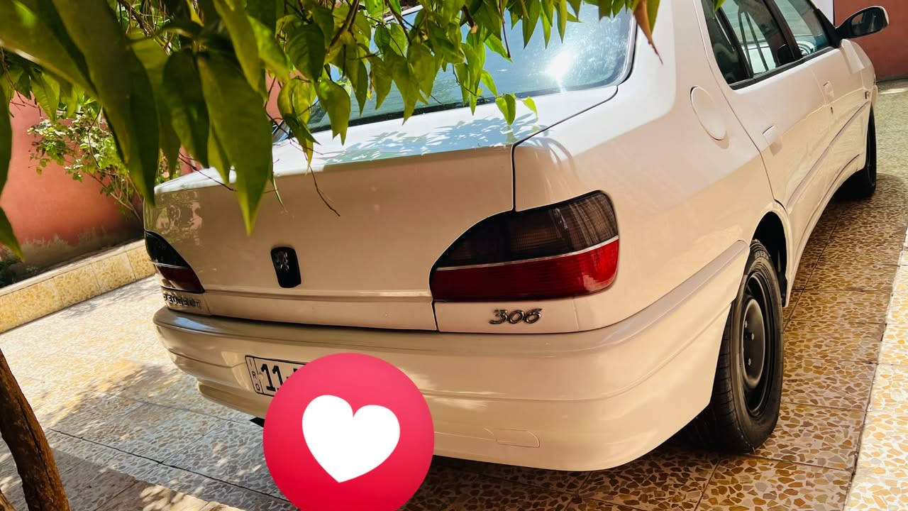 السلام عليكم.  بيجو فرنسي موديل 2001 سيارة جاهزه ونظيفه بيها  قطعتين صبغ  محرك كير كلو جديد شرط ماتصرف شي عليها تبرد ثلج  رقم مسطره جديد ثاني يوم تحويل رقم بغداد مكان السياره الموصل***********

