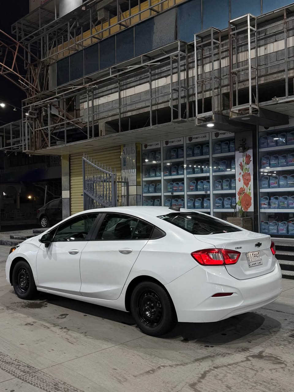 السلام عليكم 
شوفرليت كروز 2019
 رقم بصره معوقين باقي شهرين واصير حره 
حادث بنيد وبيهه جاملغ بارد 
الباقي كله مكفول كفاله عامه محرك 1400 تيربو كير و ومحرك مكفول سياره نضيفه وجاهزه عنوانها
بصره سعرها 98مستعجل على بيعتها وإذا اكو مراوس *********** البصرة, العراق
