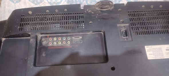 شاشه ال جي للبيع مكانه بغداد الغدير موديل قديم بدون ريموت سعر ٣٠ الف نظيفه جدا مطابه تصليح للاتصال *********** حجمه ما اعرف شكد
