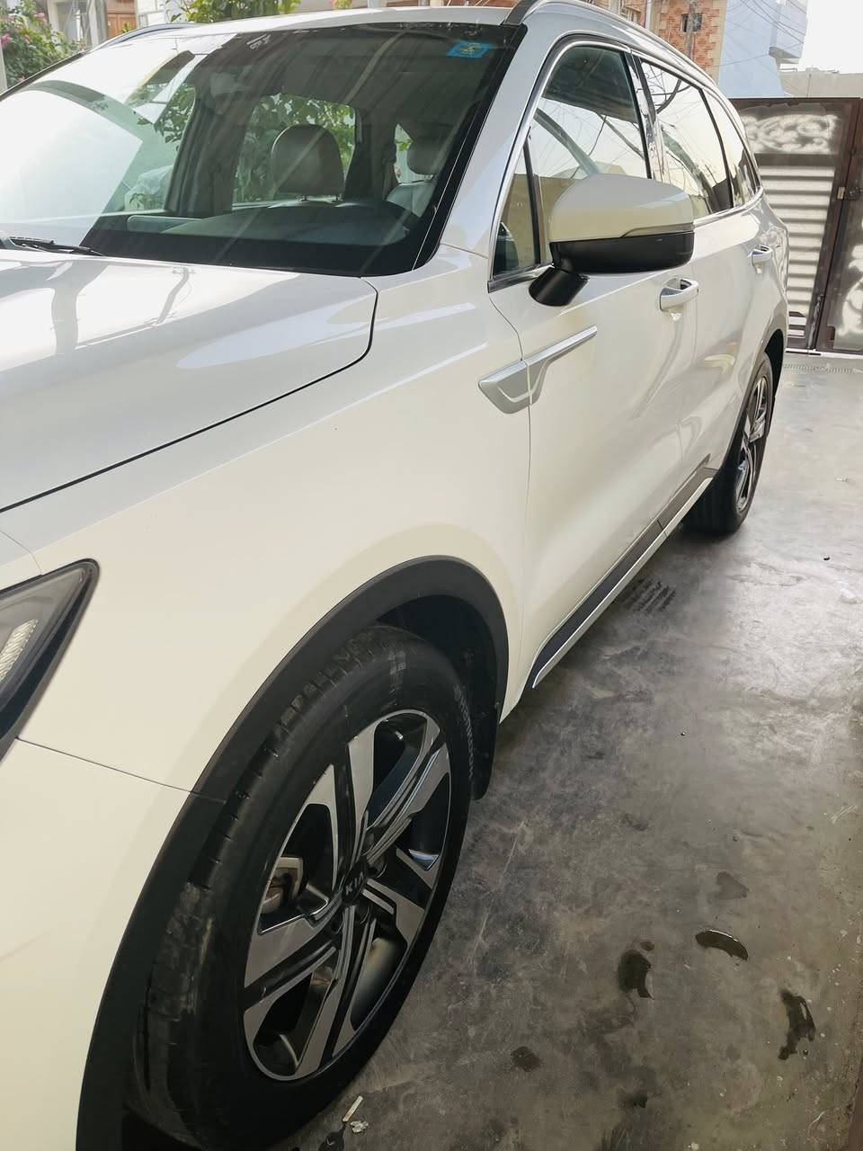 سلام عليكم 
للبيع 
كيا سورنتو موديل ٢٠٢١ خليجي 
رقم بغداد
ستة سلندر
نص فول
بصمة
كشنات كهرباء
صندوك كهرباء 
كير عصا 
مري شفط 
حساسات
شاحن واير ليس 
تشغيل عن بعد 
قمارة حديد 

السعر ٢٦٨
مكان السيارة بغداد
***********
مكفولة من الصبغ فقط بارد بسيط مأشر
