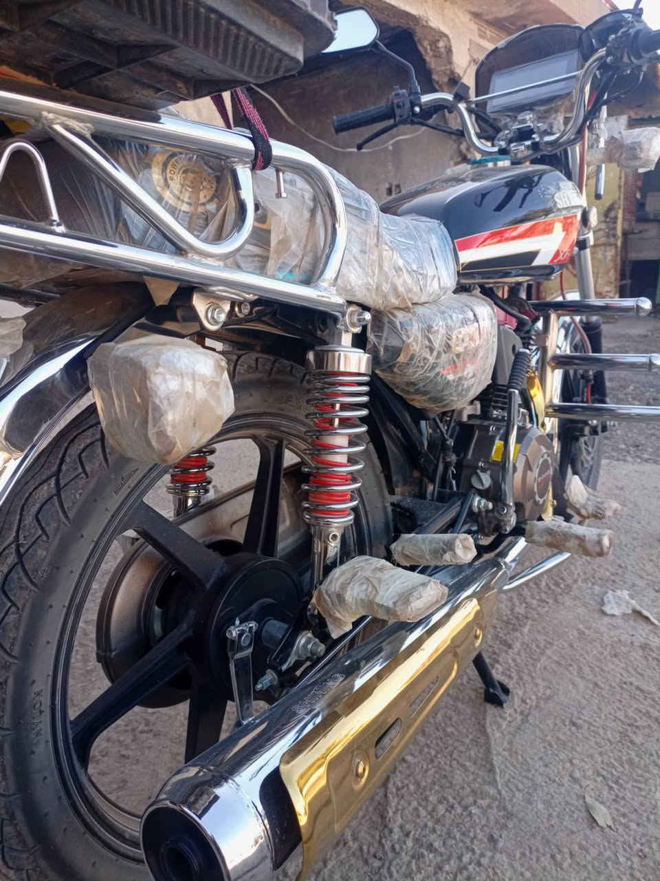 دراجه للبيع زيرو صار شهر من شديته الدراجه انضف من صوره ومابيه اي نقص وبيه كمرك أصولي مكاني الفلوجه 
السعر خاص
اتصل واتساب ***********
