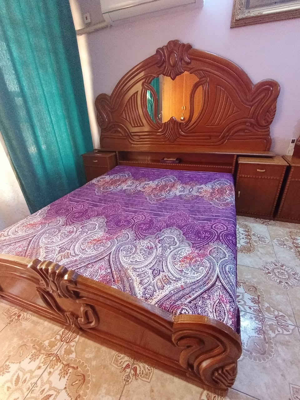 السلام عليكم بيع غرفت اخشاب صاج اصلي 100 يتكون من 
سرير مزدوج كبير
زاوية ملابس 
ميز اتواليت 
السعر 300 الف 
الاستفسار على الرقم 
***********
