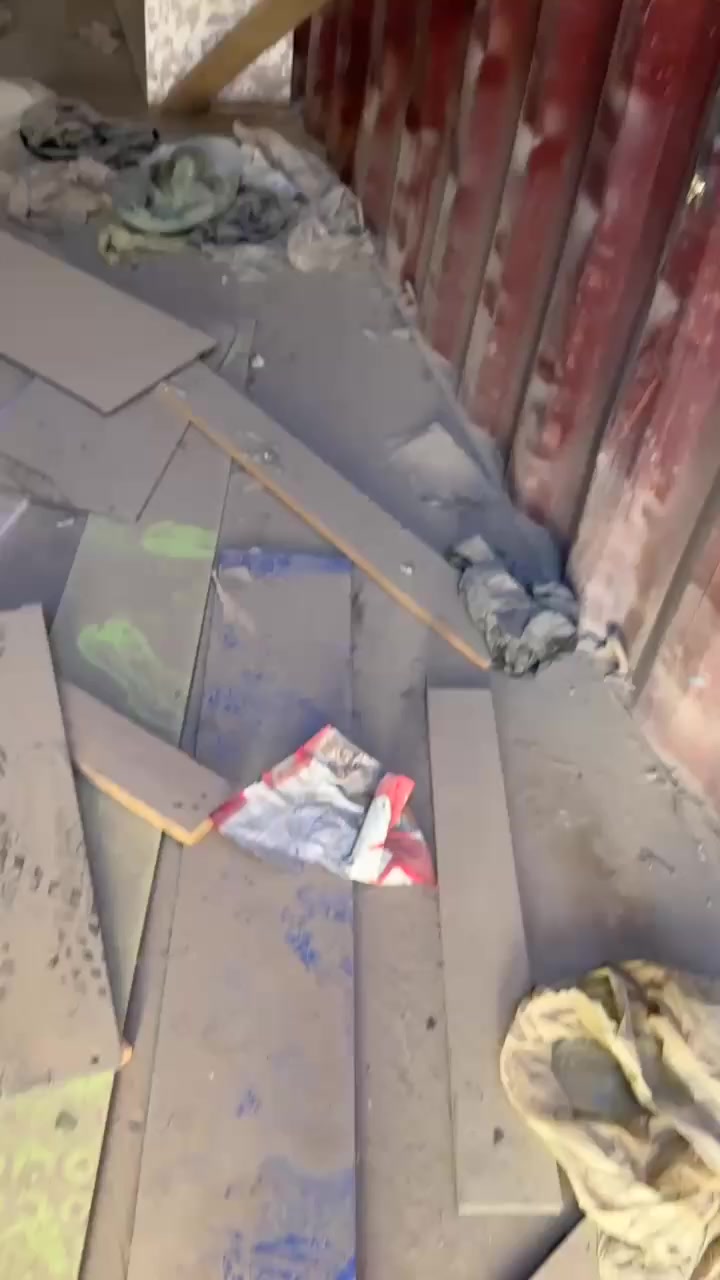 بسم الله 
حاوية ١٢ متر وارتفاع ٢٩٠ نظيفة وبحالة جيدا 
سعرها ٢٠ ورقة 
موقعها بغداد حي البساتين
للاستفسار  ***********
