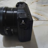 سوني A5100 • عدسة 16-50mm • شاشة قابلة للطي