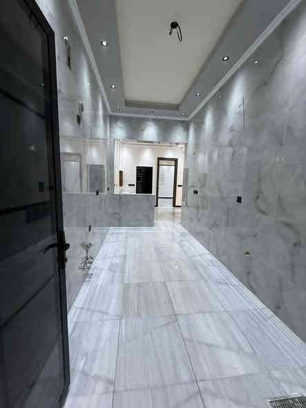 للإيجاد في السيدية 
المساحة 120م واجهة 7م مدخلين 

دار سكن فول درجة أولى من كل النواحي بموقع ممتاز عرض الشارع (15)متر ورصيف 4متر

واجهة مرمر تركي وارضيات مرمر تركي
جدران الحمامات والمطبخ الواح 
شبابيك الامنيوم ولابواب قاصه تركي 
العقار ديكورات كل الطوابق 

يحتوي على؛
الطابق الاول مدخلين صاله ومطبخ حولي وغرفة نوم وحمام الرئيسي 
الطابق الثاني غرفتين نوم وحمام الرئيسي 
الطابق الثالث غرفة نوم وحمام ومخزن. بيتونه

الموقع السيدية مربع الاقتصاديين قريب من التجاري

للاستفسار اكثر وطلب السعر  الاتصال..*********** موجود واتساب
