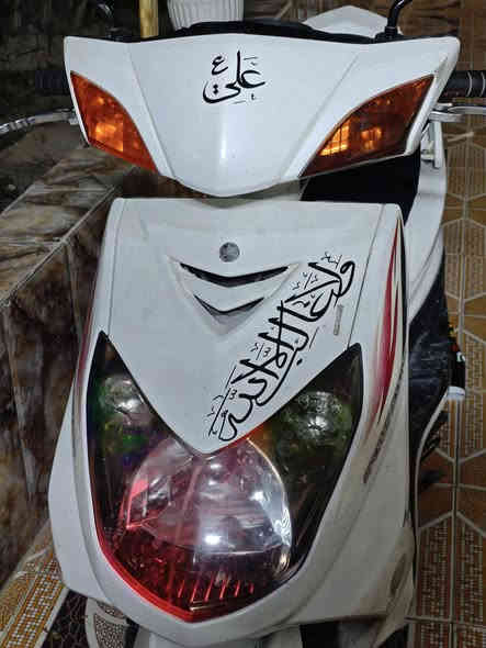 سلام عليكم
سكنس فحل نوزل خطين 
لون ابيض 
دراجه جديده ما صار هواي من اخذناها 
استخدام شخصي 
كلشي جاهز بيها مكفوله من كلشي ونضيفه الدراجه
سعرها مليون دينار وبيه مجال ان شاء الله تعالى 
الي يرغبها ما نقصر وياه 
عنوان بصره قضاء المدينه الهوير
رقم الهاتف ***********
وشكراً
