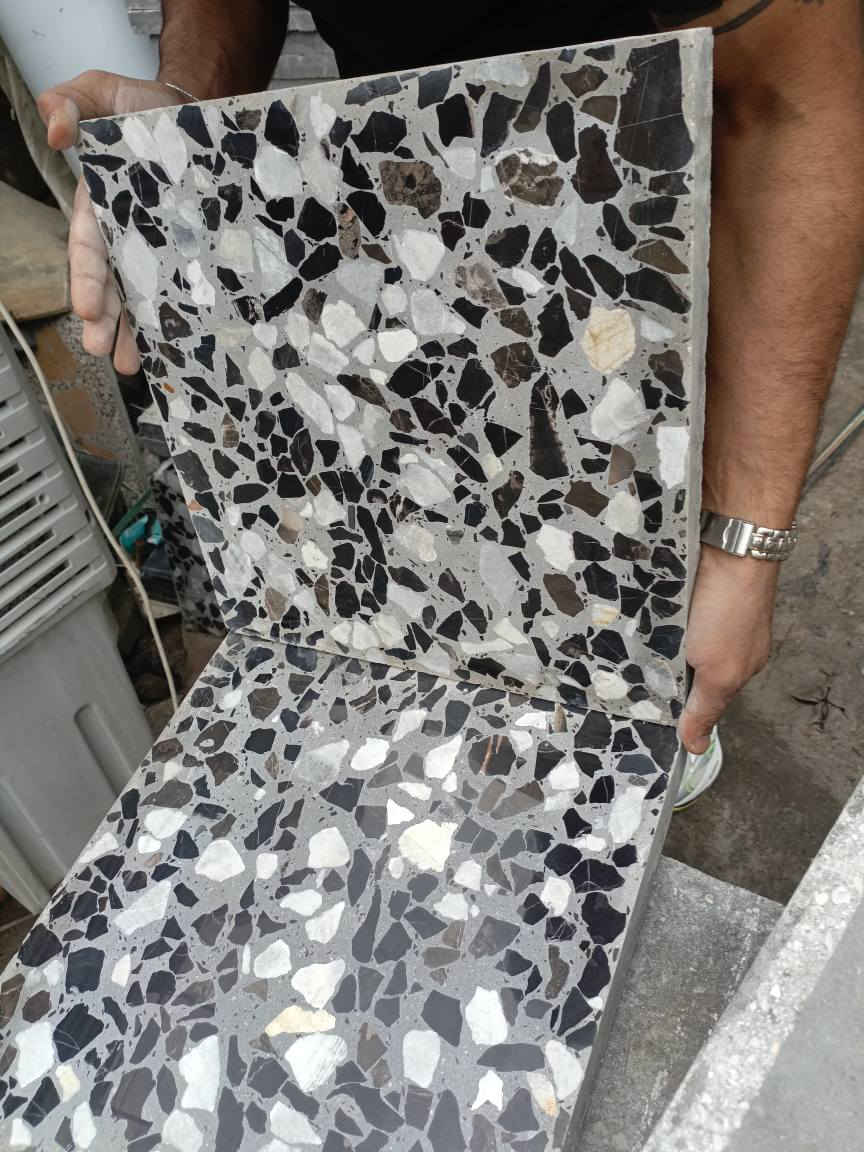 🌙 [معمل الماس ] يهنئكم بحلول شهر رمضان المبارك 🌙
​بيتك محتاج ترتيب قبل العيد؟ حديقتك وسقفك يستاهلون الأفضل! 🏠✨
​لأننا نعرف أن "البيت هو الراحة"، جهزنا لكم أجود أنواع الشتايكر والمقرنص وبقية مستلزمات البناء والديكور الخارجي بأسعار المصنع وبأعلى المواصفات.
​💎 قائمة منتجاتنا (جودة وتحدي):
​✅ شتايكر السطح: قياسات (80×80) و (60×40) - عزل وقوة ومتانة.
​✅ الأناقة السداسية: شتايكر ملون سداسي يغير شكل الحديقة.
​✅ المقرنص والرصيف: أشكال وألوان تناسب ذوقك.
​✅ الكاشي والموزاييك: تشكيلة واسعة من المرمر والكاشي الفاخر.
​✅ لمسات الحديقة: مصاطب مريحة، سنادين مودرن، و "لاين" حدائق مميز.
​✅ الأساسيات: بلوك وسواقي بكل القياسات.
​🔥 عرض "خير رمضان" الخاص 🔥
​بمناسبة الشهر الفضيل، نعلن عن عرضنا الخاص لكل الحجوزات خلال شهر رمضان:
​ على طلبيات المقرنص والشتايكر.
🎁 
​📍 العنوان: بغداد - الكمالية
📞 للحجز والاستفسار (واتساب أو اتصال): ***********
​[معملنا.. حيث تجتمع الجودة مع الأمانة] بغداد, العراق
