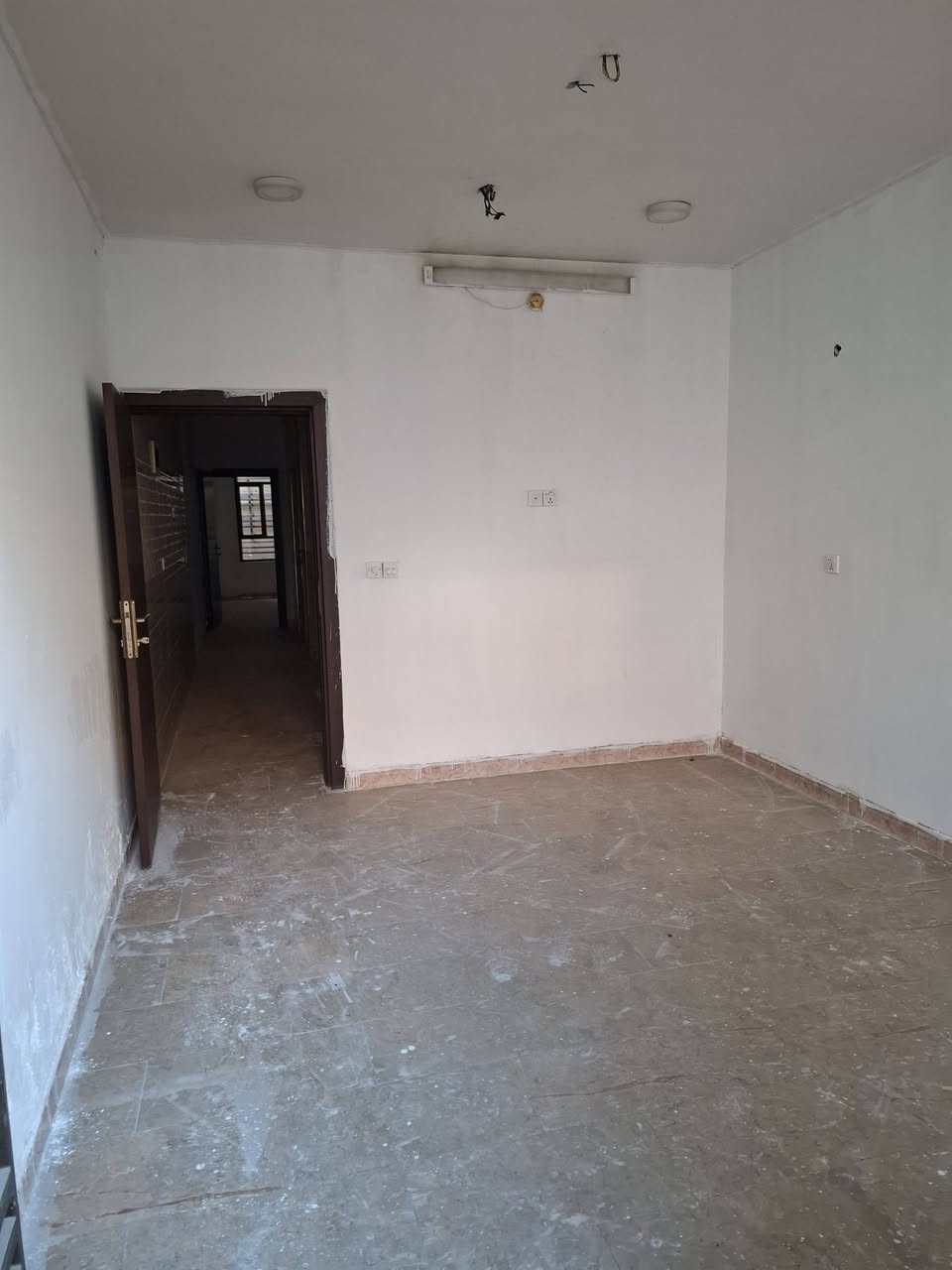 دارللبيع حي الجهاد المساحه٧٥متر يحتوى ع ٣ غرف نوم وصاله ومطبخ و٢ حمام ومنور وترك خلف البيت للاستفسار الاتصال على الرقم ***********
