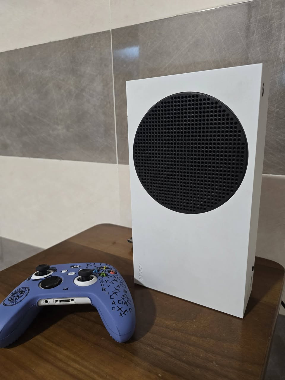 Xbox series s
اخو الجديد استخدام كلش قليل متروك من سنة 
سعر 350 
مكاني الموصل ***********

