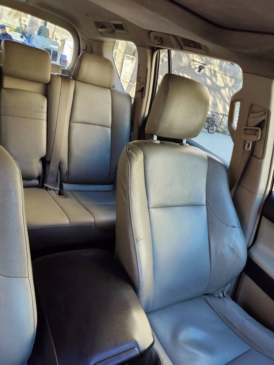 سلام عليكم ورحمه الله وبركاته
من رخصة الادمن برادو 12للبيع 6سلند الون ابيض 
الرقم بغداد دولي السنوية الحد 2031 بيها قطعتين تبديل بلادي نفس اللون السعر خاص ***********
