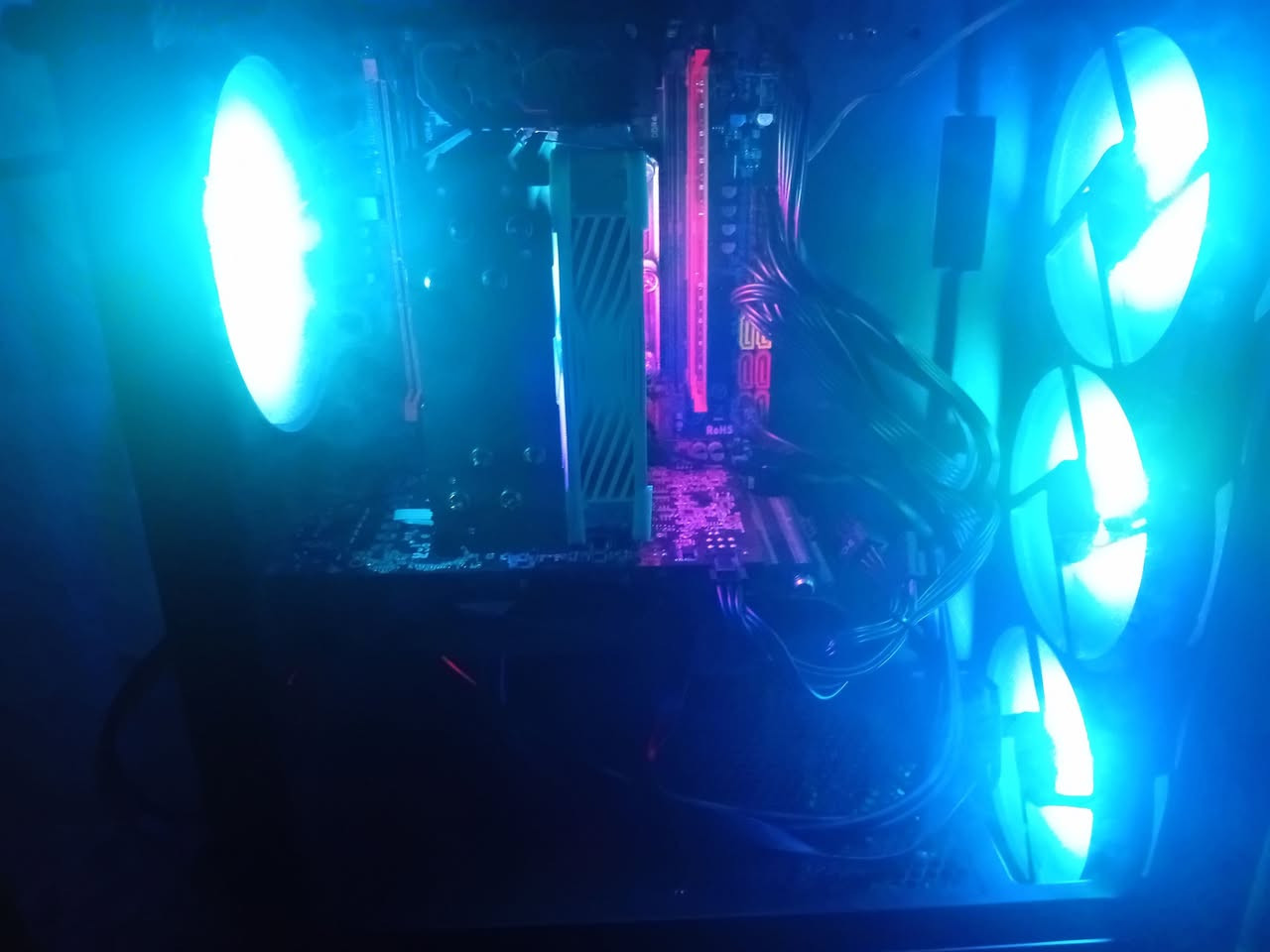 Pc كيمنك للبيع مواصفات متوسطة

معالج intel E5 2640V4

Ram 16DDR4

كرت RX 580 8G

SSD 512

Power 550

Fan 4


**إذا كنت صاحب هذا الإعلان وتريد حذفه لأي سبب، رجاءا أرسل رسالة إلى الدعم الفني**
