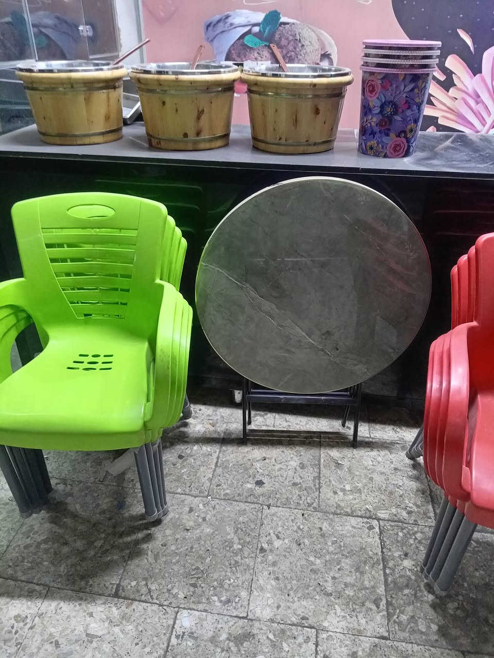 اعلان ضوئي ومجسم 5 أمتار
للبيع مع كراسي وميزين
وطباخ
***********
