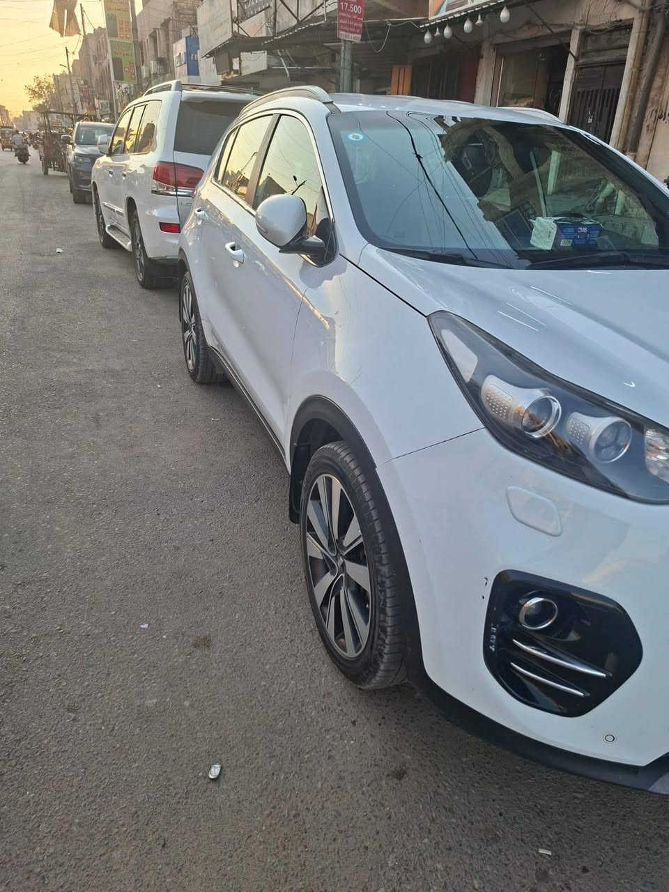 سلام عليكم سبورتج خليجي موديل19 فول مواصفات  سيارة جديدة مكفولة كفالة عامة ممشاهة ٦٣ موصفات فول عدا الفتحه رقم بغداد بكاني بغداد شرط مداور هزة جديدة سيارة وضع شركة وشراي يتصل***********
