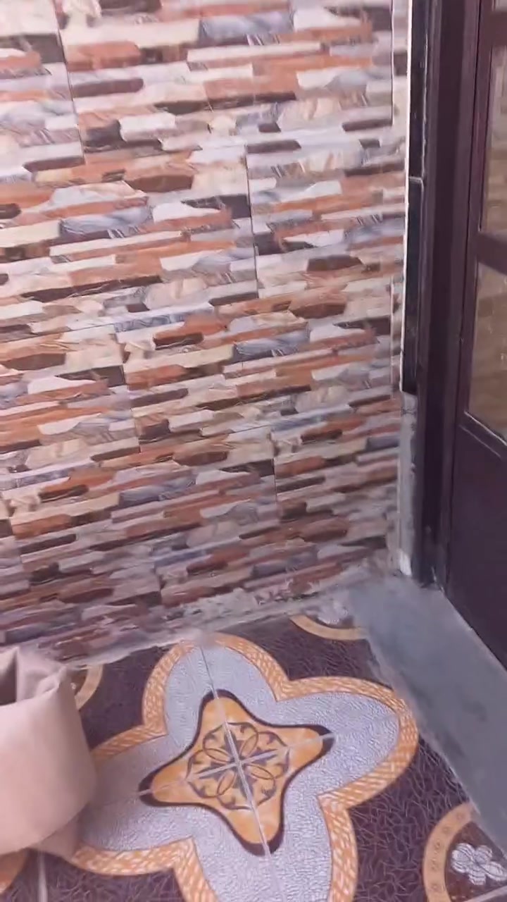 سلام عليكم بيت لايجار طابق ثاني.غرفه +صاله من ضمنه المطبخ  +استقبال لبيت كامل مابي نقص   زعفرانيه اربع شوارع خلف مول فيروز ***********
