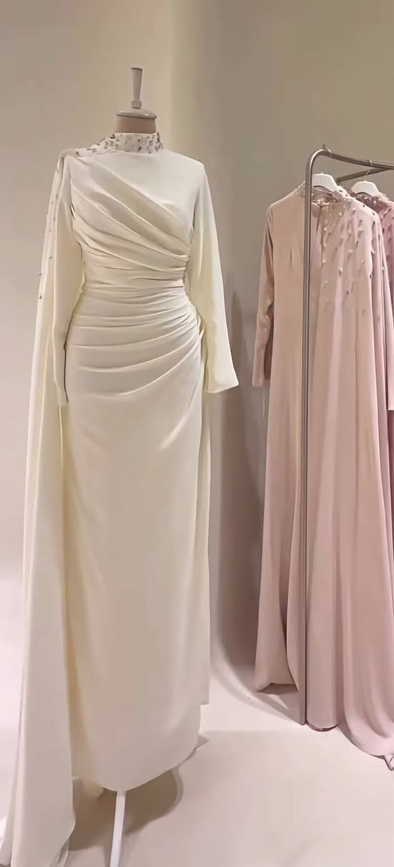 السلام عليكم
فساتين للبيع ملبوسه مره وحدة قياس ٤٠ ،٤٢ لون احمر اثنينهم 
عندي لون اسود قياس ٤٤ 
يتوفر لدينا خدمة توصيل لكل محافظات العراق.


**إذا كنت صاحب هذا الإعلان وتريد حذفه لأي سبب، رجاءا أرسل رسالة إلى الدعم الفني**