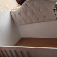 عندي سرير طفل مستعمل قليل ونظيف يرهم لحد عمر ٦ سنوات ويفتح السرير ع ام...