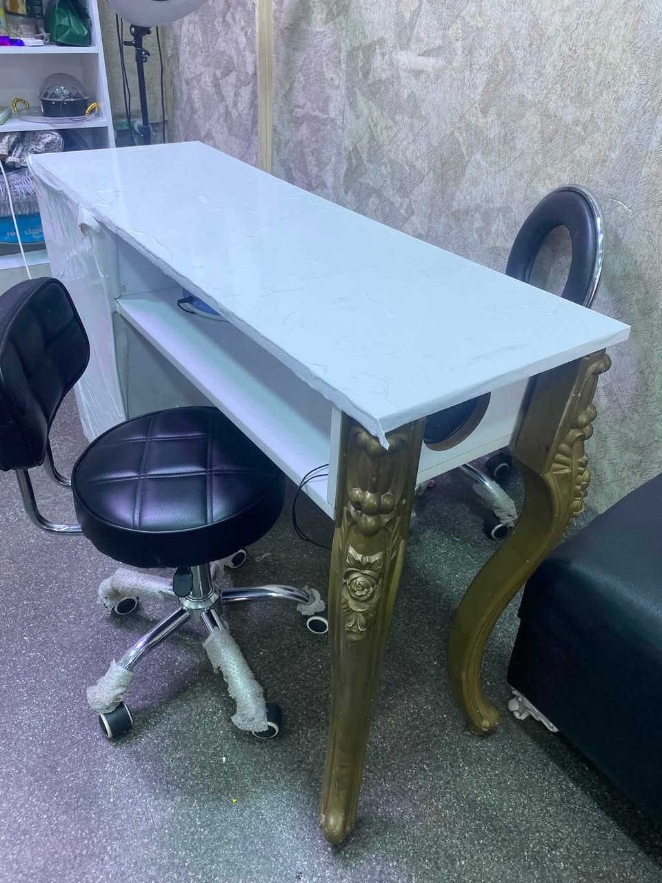 ميز اكرلك السعر 80 الف
***********
