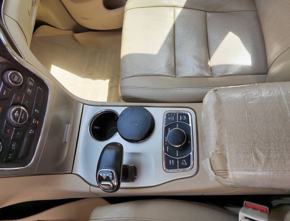 جيب لمتد بلص ٢٠١٤ خليجي مواصفات فورويل بارنوما 3 شاشات
مكفوله  من الحادث والصبغ والكير والمكينه والاكسل والفورويل ممفتوح برغي بيهن السياره جديده بمعنئ الكلمة 

السعر :٢٣٥ وبيها مجال

 فول مواصفات ١/١  لمتدد بلاص 
3 شاشات  
حجم المحرك: 3600
فور ويل 4/4 ماوس 
دبل سلايت بانوراما 
تشغيل عن بعد 
شاشه جبيره 
شفتات ستيرن 
جنطه كهربائي شفط  
حساسات اماميه + خلفية 
سستم صوت 12 سماعة 
دمامي خلفي بلصندوك
اوتو بارك مساعد اصطفاف
قطعتين تبريد ثلج 
كشن خزن ميموري 3 وضعيات
 مقاعد جلد اصليه  بيجي   + اثنين كهرباء (تدفئة+تبريد) 
 كشن خلفية تدفئه
سيدي بلجكمجه 
يدات ستيل اصل 
الداخل صاج ملكي  
 
 كامرة خلفية دوارة اصلية
 استيرن كهرباء +  تدفئة
 فول تحكم استيرن (جهتين امامي + جهتين خلفي) 
 ناقل حركة ٨ نمر
 نظام سبورت s
 نضام اقتصادي
  اشارة بالمري 
كشافات زنون 
كلوب طوارء بلجنطه 
كاعيات بلاد شركة
رقم بغداد بسمي شخصيآ  تحويل مباشر
التواصل على رقم الهاتف
***********
