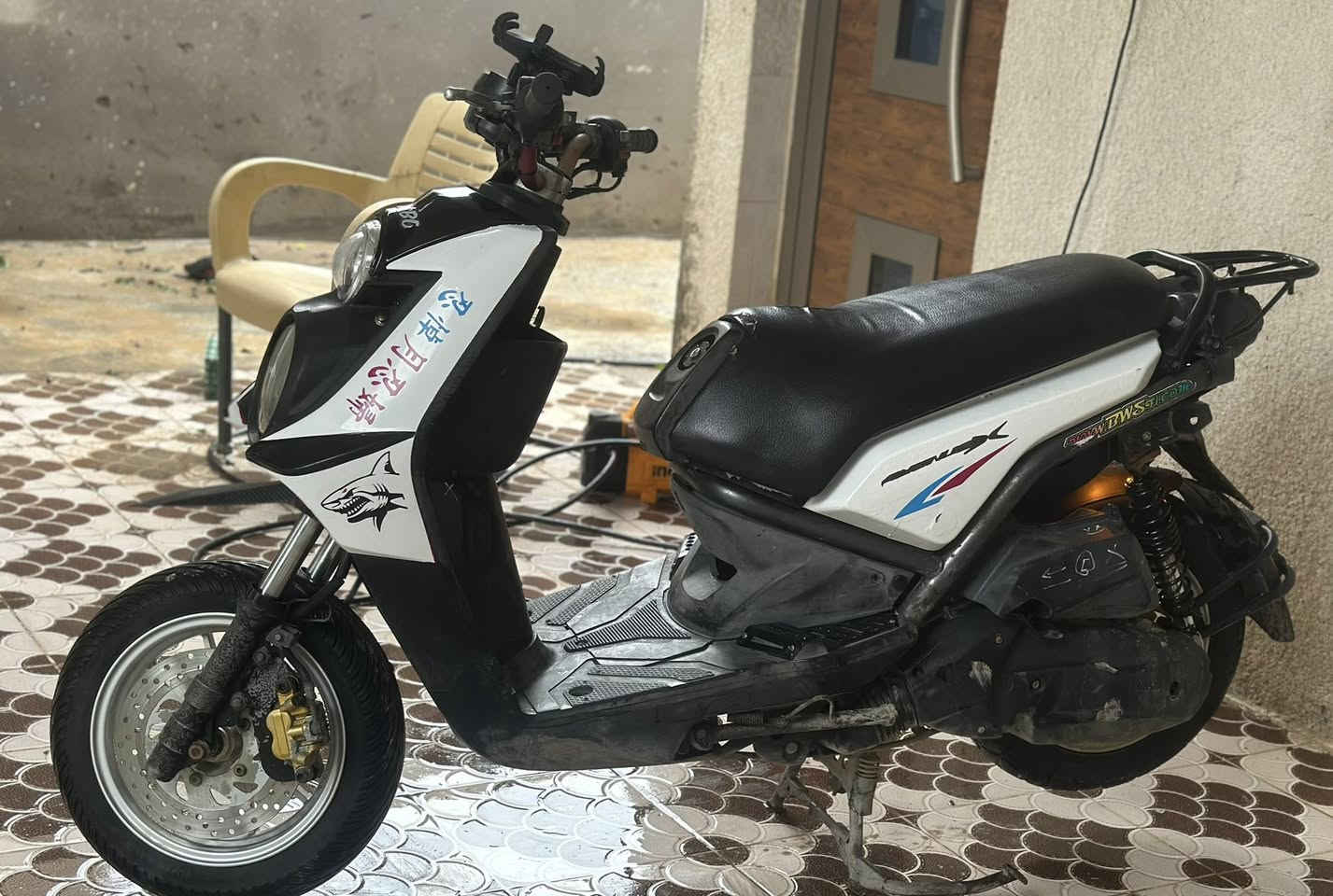 ⚠️سلام عليكم. سكنس جبلي. موديل 10عليه تزوير بيه حلو دراجه حلوه و نضيفه و كامله من كلشي. بيه ويل و دبل خلفي و ستيرن  و بكلايت 13 جاملغ امامي و دراجه لوانه احمر جارد مغلفه جامليه  سعره  مليوان و ميه و بيه مجال حك جيه *********** اهذا رقمي مكاني ديالى خالص 🚨
