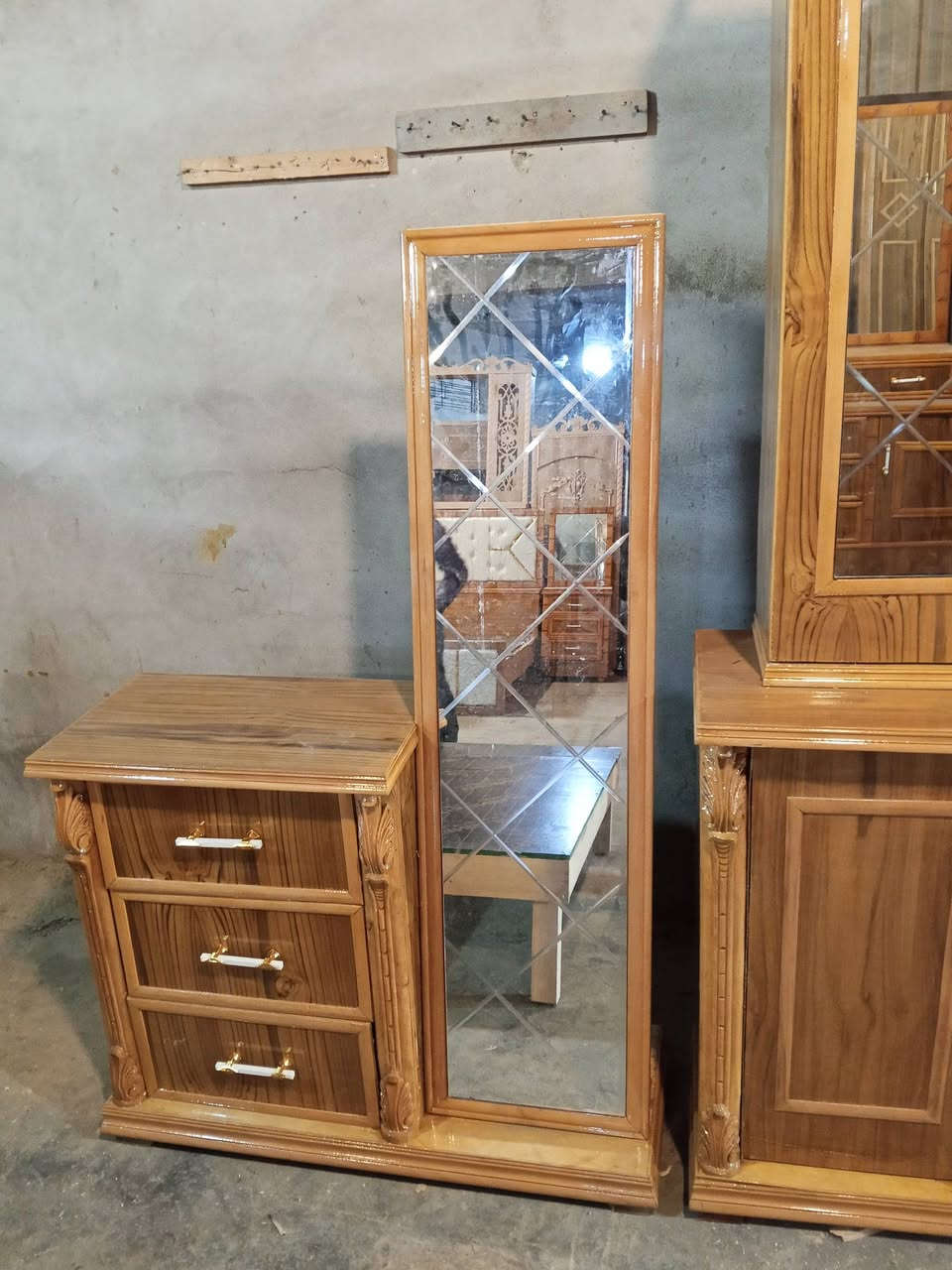 عرفه خمسة ابواب فصال تركي ملحق شغل درجه اولى شغلها زان مصري صبغ حراري بخ لون جكليتي سلر للاستفسار معرض الكرم موصل شارع بغداد قرب محطة المامون ***********كورك ***********
