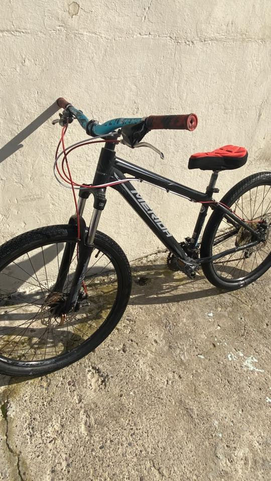 السلام عليكم اخوان 💎
للبيع 💎
دراجه استعراض فول💎 
حجم الدراجه ٢٦
كير 8 شغال 
دسكات 💎
استيرن ٩٠ موشم 💎
لون اسود مرغوب السعر 170 وبي مجال 💎
مكان موصل حي النور 💎


**إذا كنت صاحب هذا الإعلان وتريد حذفه لأي سبب، رجاءا أرسل رسالة إلى الدعم الفني**