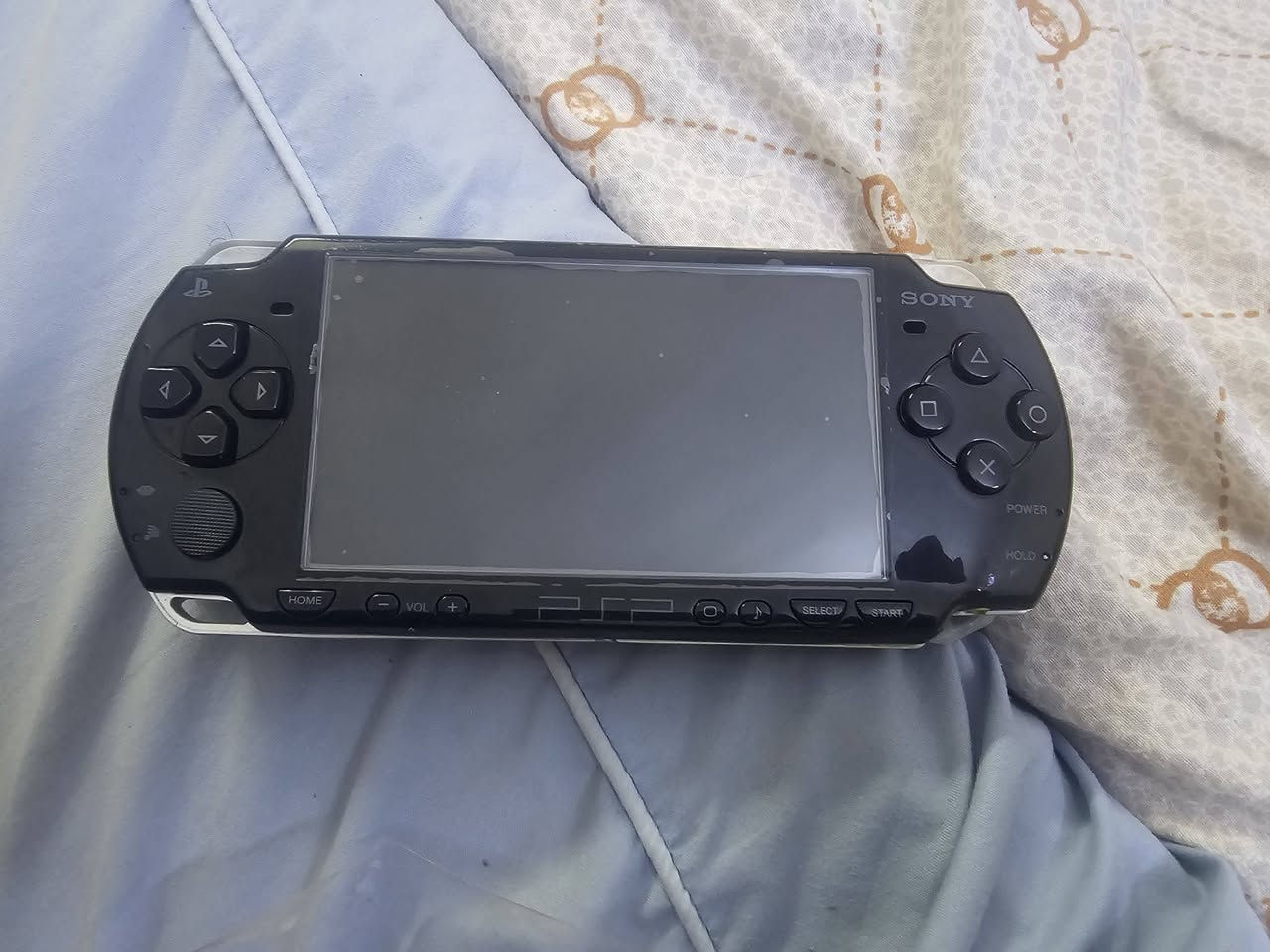 سلام عليكم شباب للبيع psp سعر ١٠٠ الف بعده بجيس يشغل اقراص وداخله العاب ذاكره ٣٢ وبي مجال عنوان بغداد زعفرانية وتوصيل موجود وملحقاته ولزكه لشاشه موجوده وكارتونه موجوده ***********
